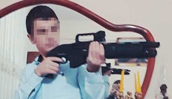 Pompalı tüfekle poz verirken arkadaşını öldürdü!