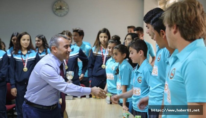 Vali Sonel'den genç sporculara destek