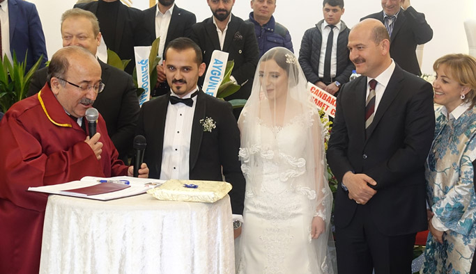 Bakan Soylu Trabzon'da nikah şahidi oldu