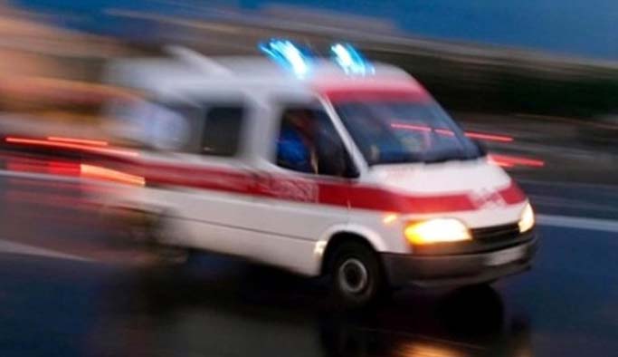 Hafriyat kamyonu İETT otobüsüne çarptı