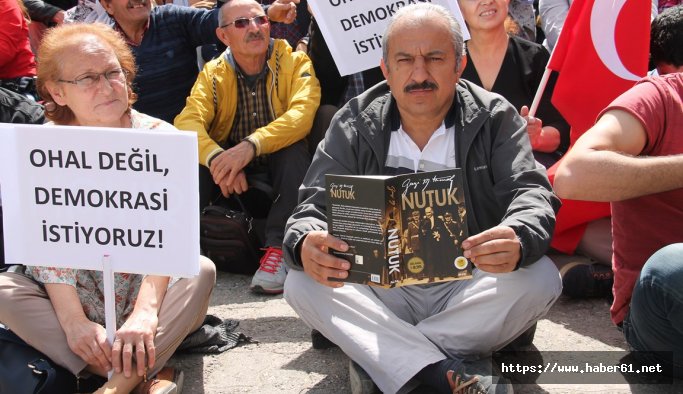 Amasya'da CHP'lilerden OHAL'e karşı oturma eylemi  