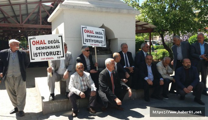 CHP'nin oturma eylemi Bingöl'de 5 dakika sürdü