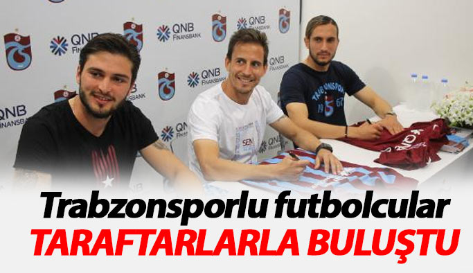 Trabzonsporlu futbolcular taraftarla bir araya geldi
