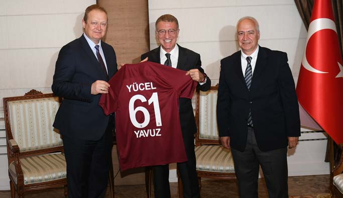 Trabzonspor'dan Vali Yavuz'a ziyaret - "Trabzon futbolla özdeşleşen bir şehirdir"