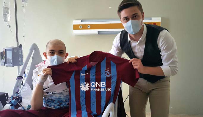 Trabzonsporlu futbolculardan anlamlı hareket