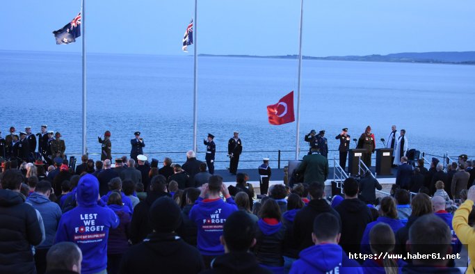 Anzaklar, Şafak Ayini’nde atalarını andı