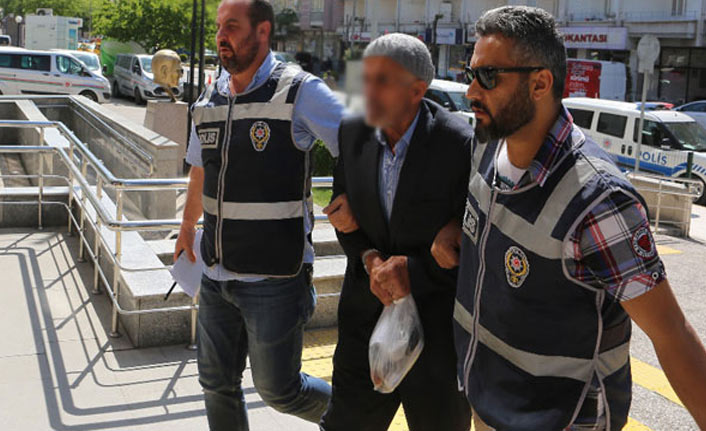 40 yıllık eşini çekiçle öldürdü!