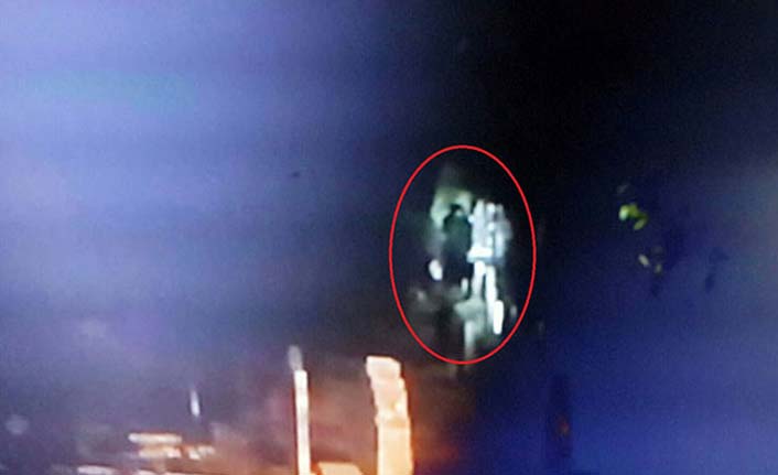 Her gece mezarlığa gelen gizemli kız aranıyor