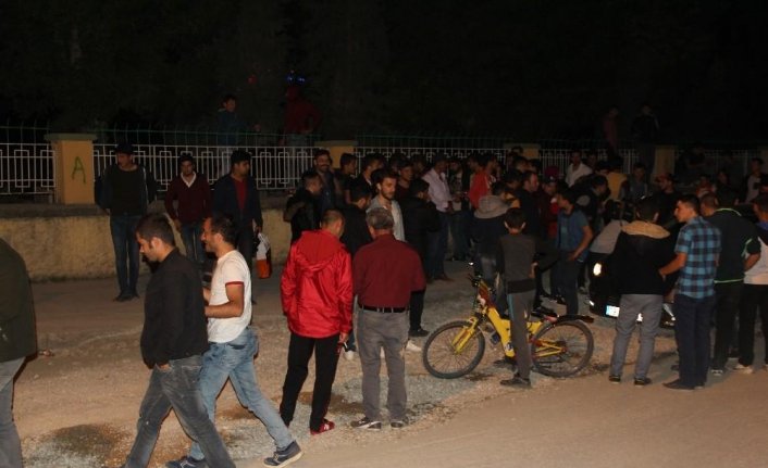 Mezarlıktaki gizemli kız nöbeti sürüyor