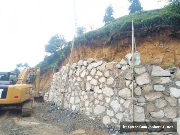 Rize’de 36 Mahallede Riskli Alanlar Taş ve Perde Duvarla Güvenceye Alındı