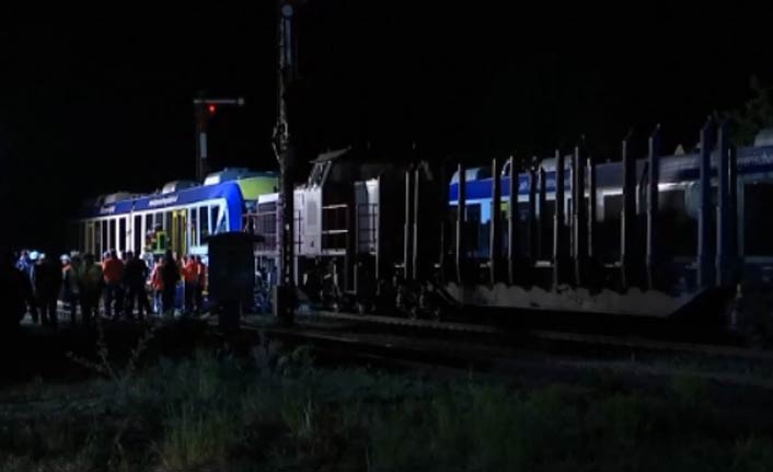 Tren kazası: 2 ölü, 14 yaralı