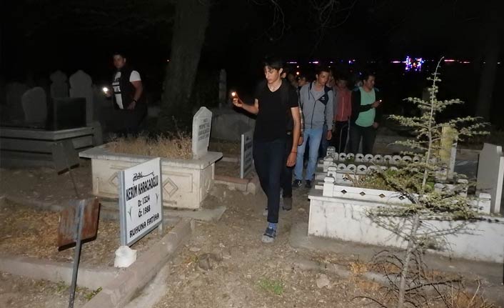 Mezarlıktaki 'gizemli kız' bulundu iddiası