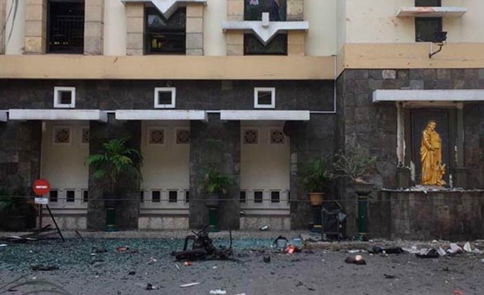 3 kiliseye intihar saldırısı