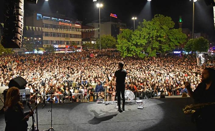 İlyas Yalçıntaş, Giresun’u coşturdu