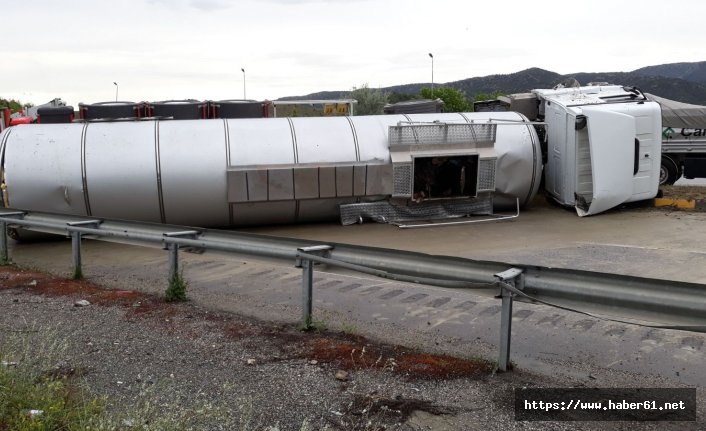 Tosya-Ortalıca Kavşağı’nda tır kazası: 1 yaralı 