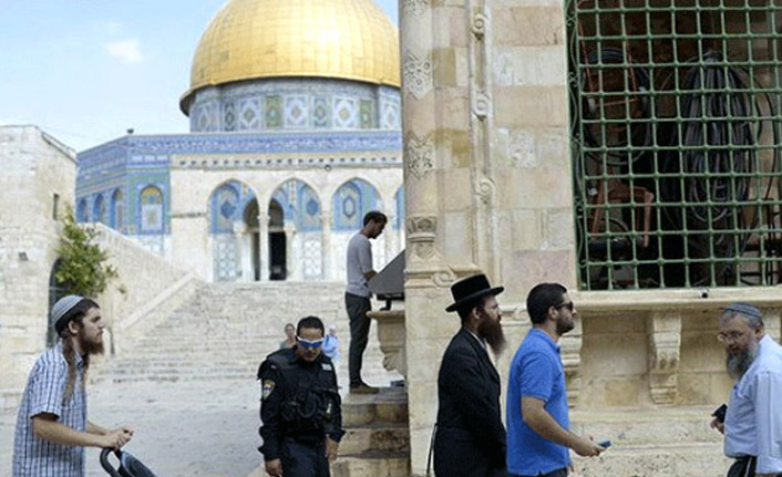 Yahudiler Mescid'i Aksa'yı bastı!
