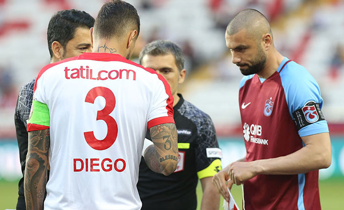 Burak Yılmaz, Gomis'i bakın nasıl solladı?