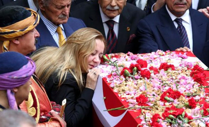 İYİ Parti Isparta Milletvekili adayı Aylin Cesur kimdir nereli kaç yaşında? Süleyman Demirel ile akraba mı?