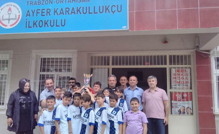 Turnuvayı Ayfer Karakullukçu İlkokulu kazandı