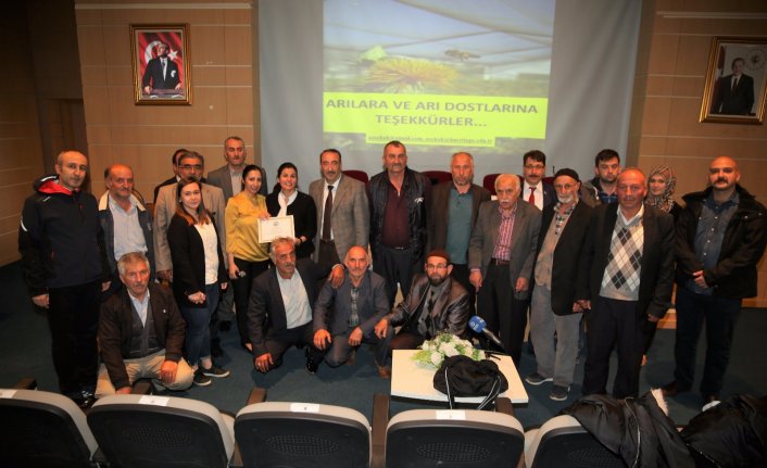 Bayburtlu arıcılara arı ürünlerinin faydası anlatıldı 