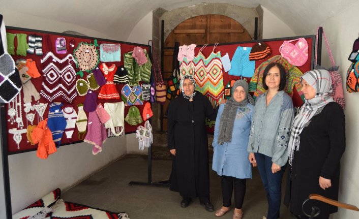 Afganistanlı göçmenler öğrendiklerini kazanca çeviriyor 