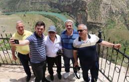 Gazeteciler fotoğraf çekebilmek için bin metreye çıktı