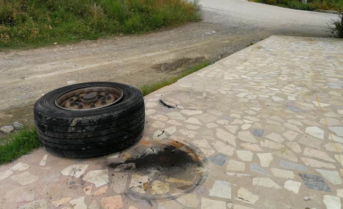 TIR’dan fırlayan tekerin çarpmasıyla öldü