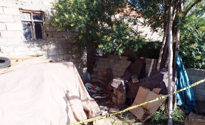 Damdan düştü, cesedi 12 saat sonra bulundu