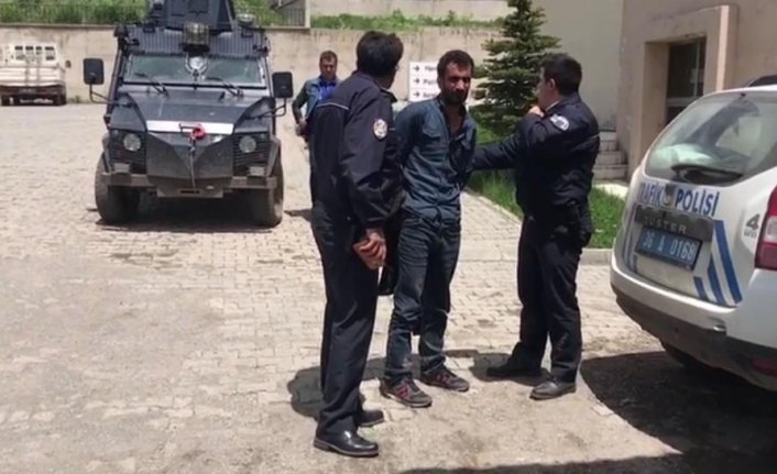 Öldürülen annesinin karnından alınan bebekten iyi haber