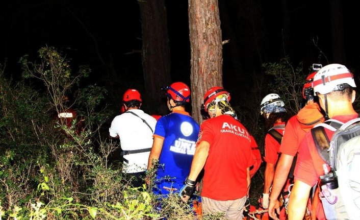 Kayalıklardan düştü 6 saat sonra kurtarıldı