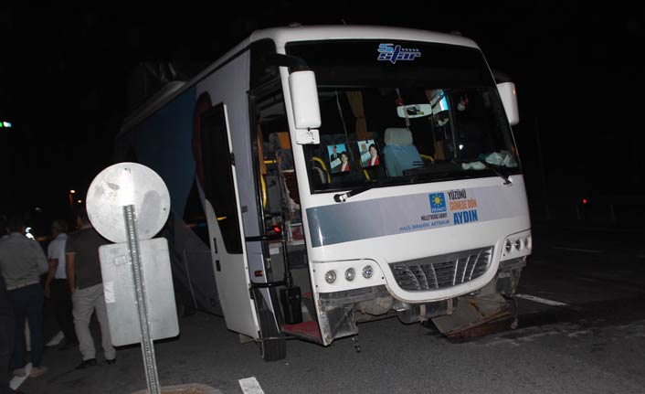 Seçim otobüsü ile otomobil çarpıştı: 6 yaralı