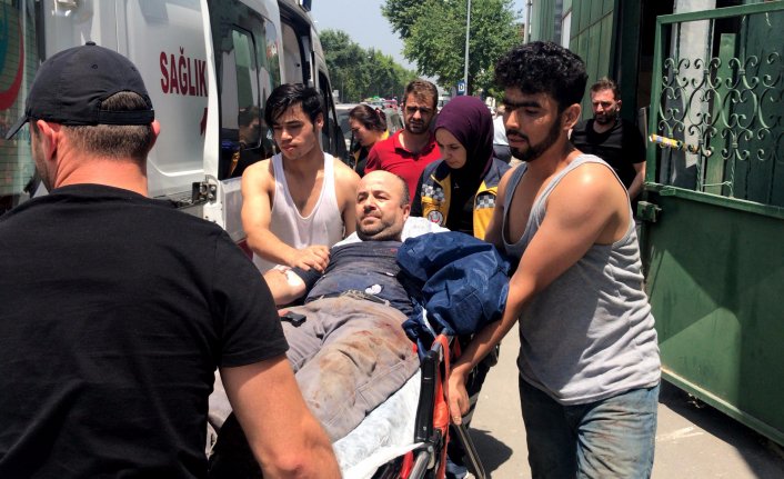 Kolunu pres makinesine kaptırdı