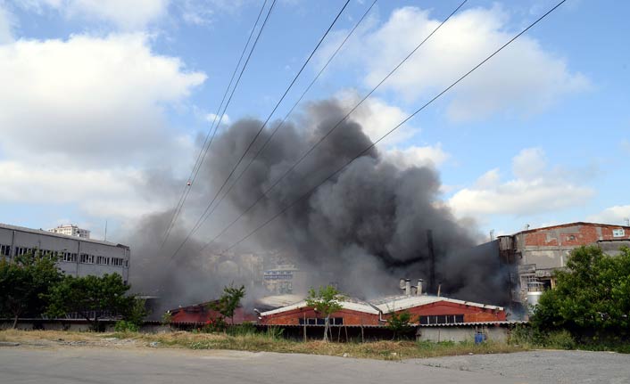 GAziosmanpaşa'da bir tekstil fabrikasında yangın