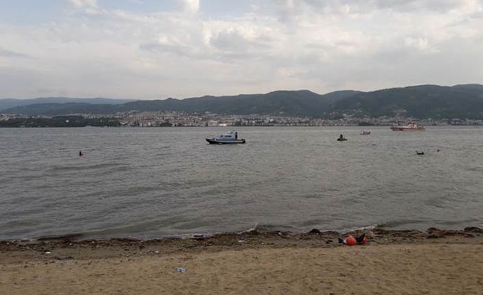 Denize giren 11 yaşındaki iki çocuk kayboldu