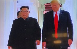 Trump ile Kim tarihi zirvede buluştu