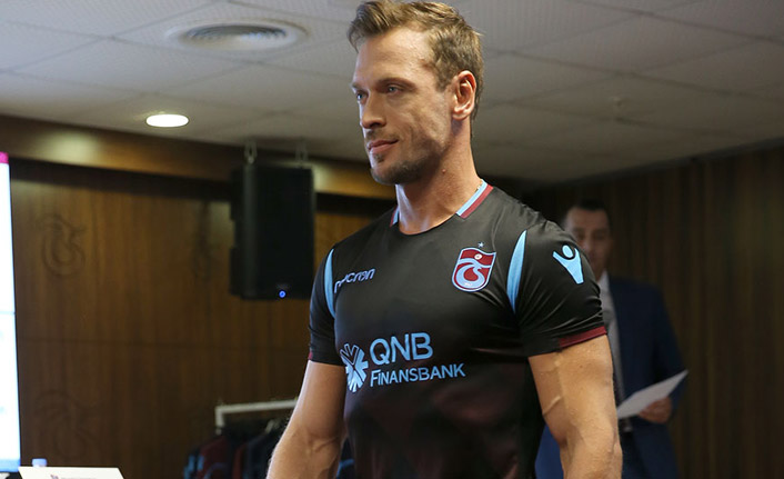 Trabzonspor'un siyah formasının ilk sahibi bakın kim oldu?