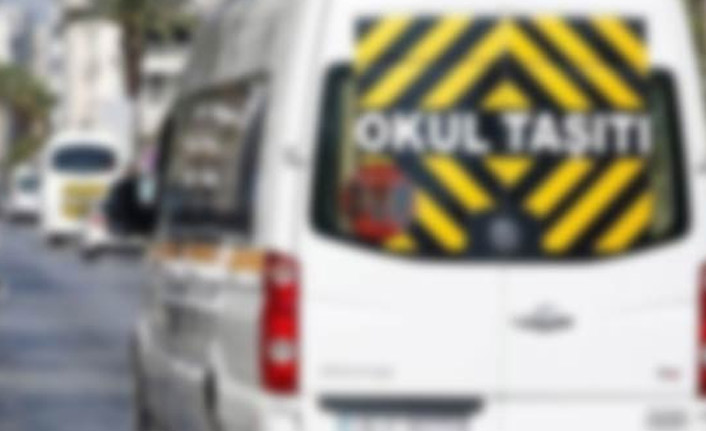 Okul servisinde iğrenç olay!