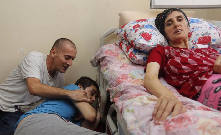 Hayatını otizmli oğluna ve yatalak eşine adadı