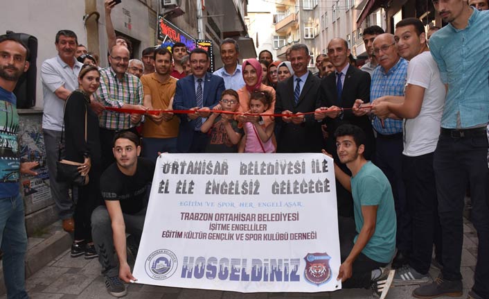 Engelliler dernek çatısı altında buluştu