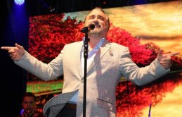 Volkan Konak: Hayatımızı verircesine şarkı söyleriz