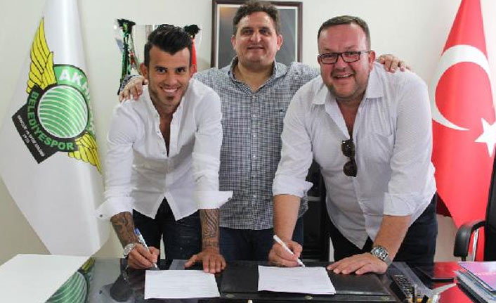 Güray Vural imzayı attı