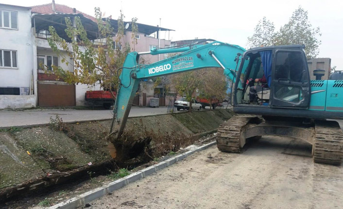 Dereler temizlenerek olası taşkınlar için önlem alındı