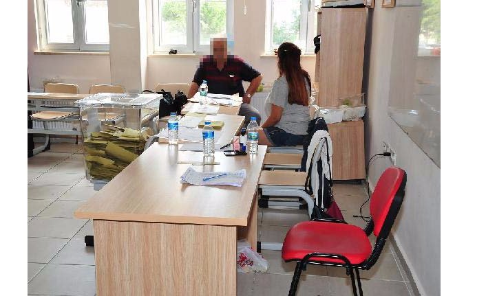 17 yaşındaki genç babasının yerine oy kullandı, tutanak tutuldu