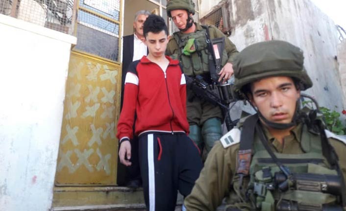 İsrail askerlerinden 12 Filistinli çocuğa gözaltı