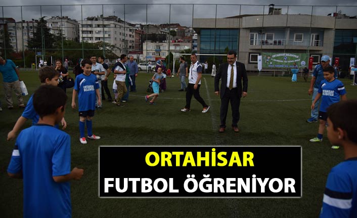 Ortahisar Futbol öğretiyor