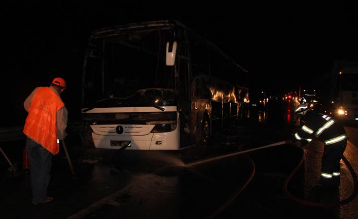 Yolcu otobüsü yandı