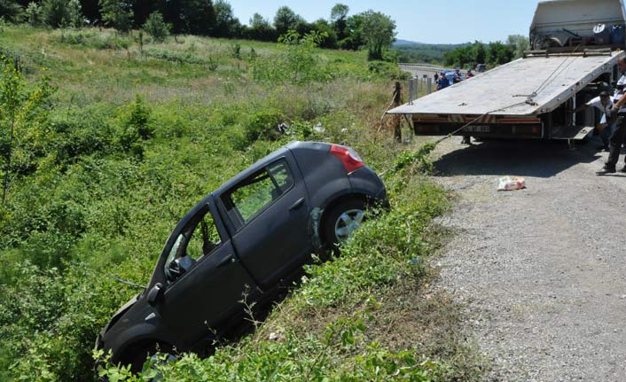 Otomobil dere yatağına uçtu: 2 ölü, 3 yaralı