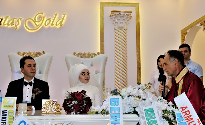 Mustafa Mersinli Sümeyra Bozali dünya evine girdi