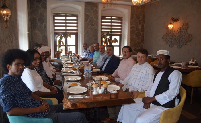Trabzonlu Sudan Büyükelçisi Neziroğlu, Sudanlı öğrenciler ile buluştu 