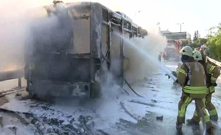 Otobüs alev topuna döndü